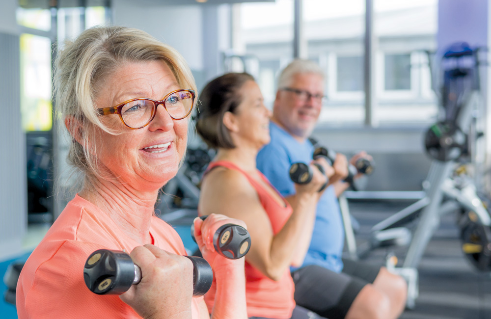Patienten beim Training in der Reha zur Stärkung der Herzleistung