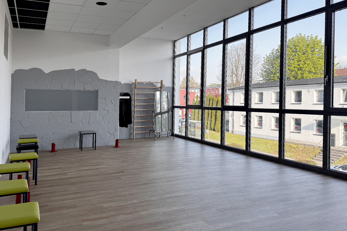 Sportbereich im ZAR Fulda mit Fenster.