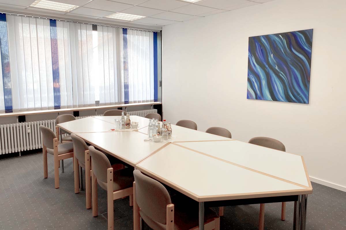 Blick auf in den Besprechungsraum der Nanz medico Consult in Vinningen.